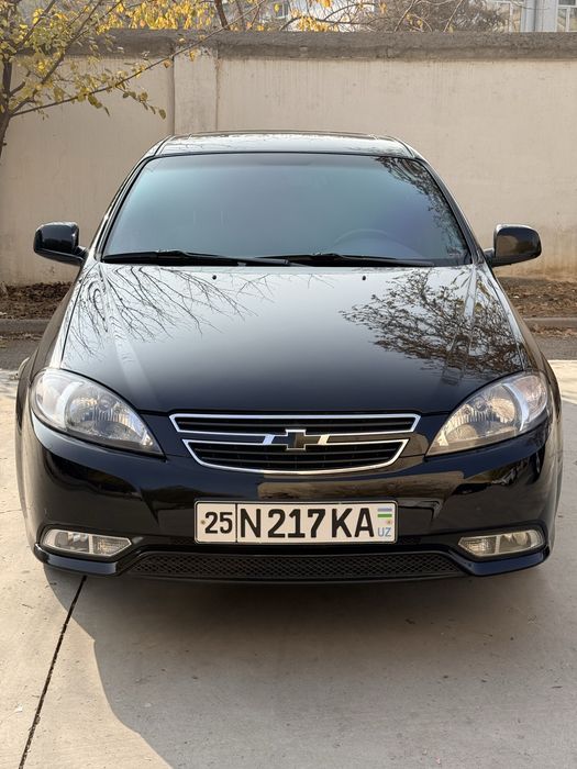 Gentra qora avtamat full hamma narsasi bor