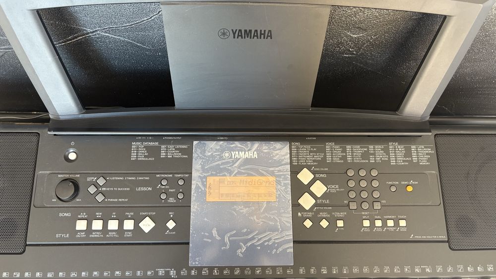 Синтезатор Yamaha  psr  e 333  със  стойка ново