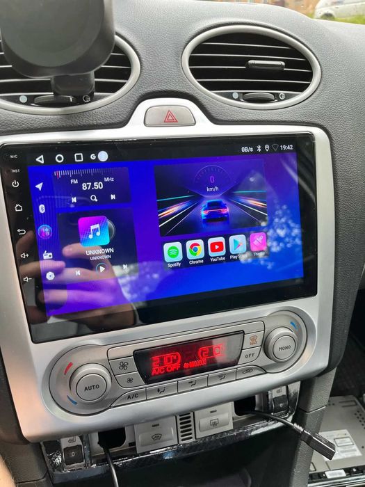 NOU - Navigatie Android 15 Carplay 4GB RAM Ford Focus Mk2 QLed DSP