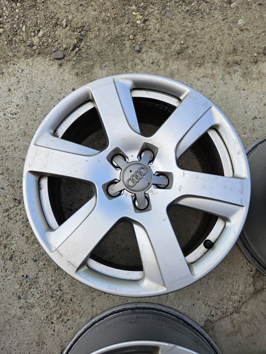 Vând jante originale Audi pe 17