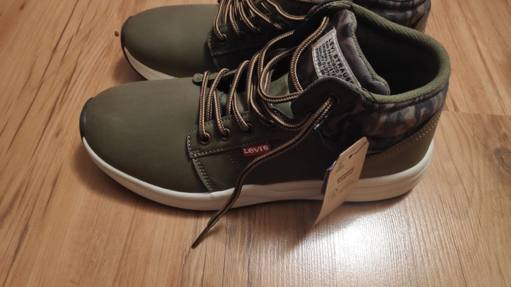 Зимни боти за момче Levis оригинални 39 нови и маратонки Adidas 35,5