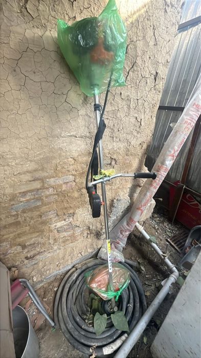 Триммер новый продам