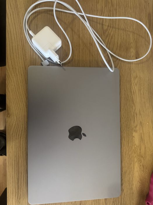 Apple MacBook Air 15", Apple M2 Перфектен Немска Клавиатура 1000лв