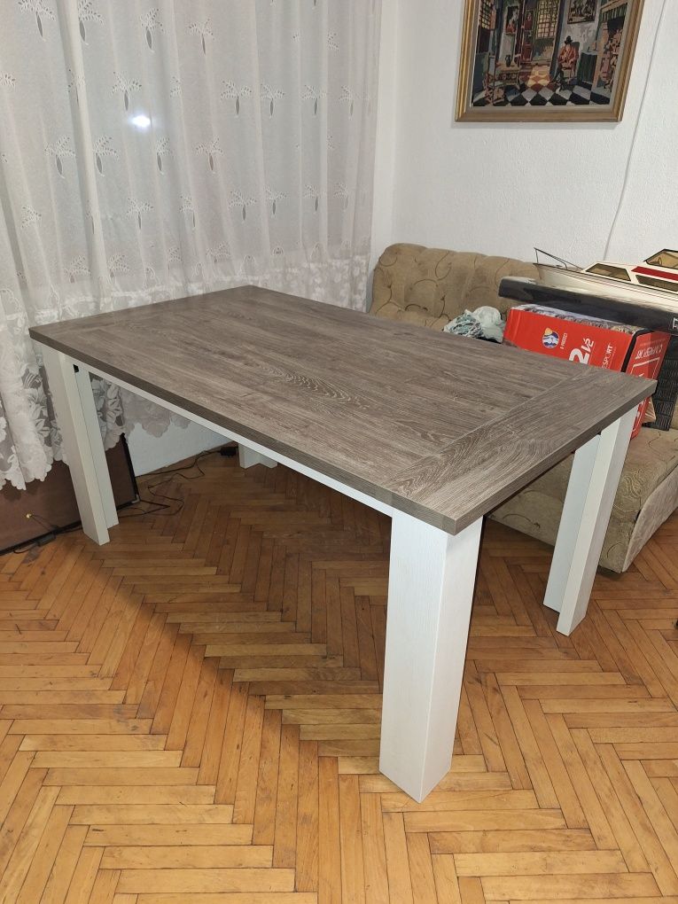Голяма трапезна маса