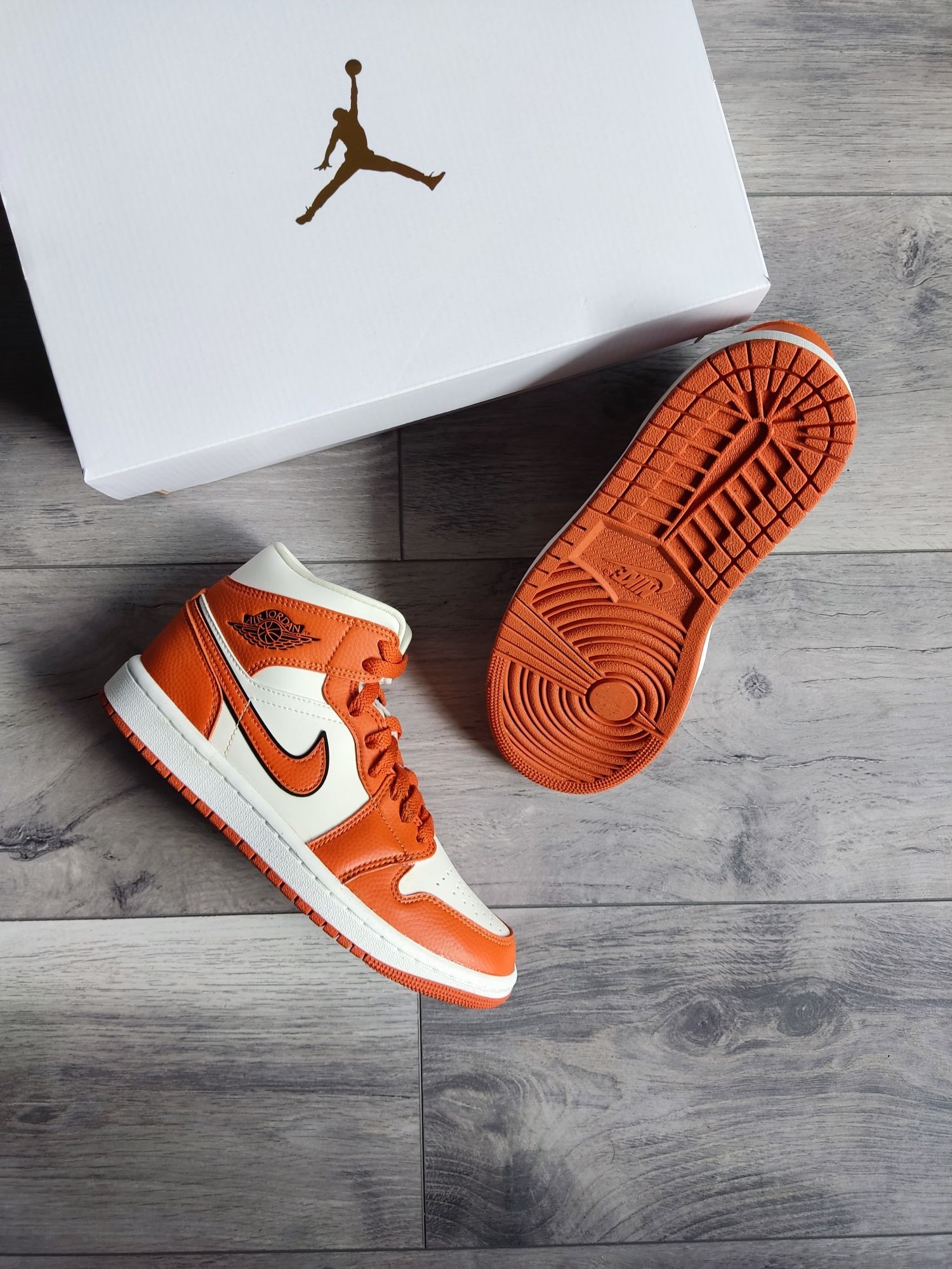 Air Jordan 1 Mid Sport Spice