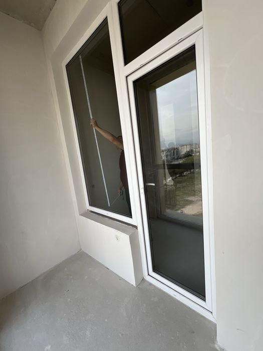 Продается пластик терезе есік (размеры 270*205+165