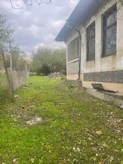 АВРЕН, къща на главен път.