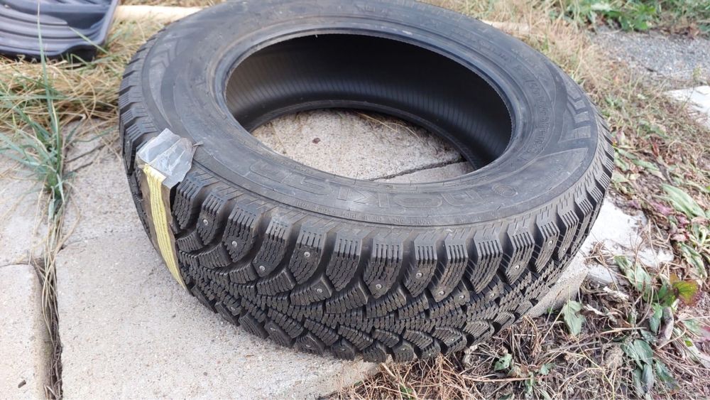 HAKKAPELITTA, 1 штк 215/60