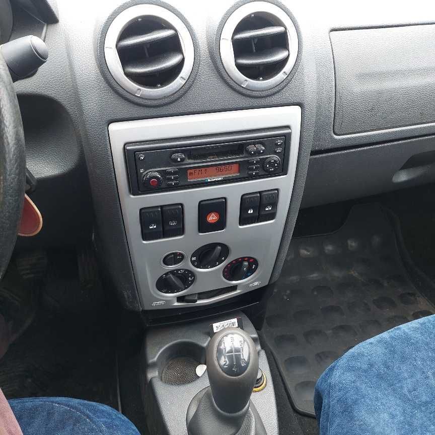 Vand Dacia Logan Laureat 1.6 benzina 90 cai 2007