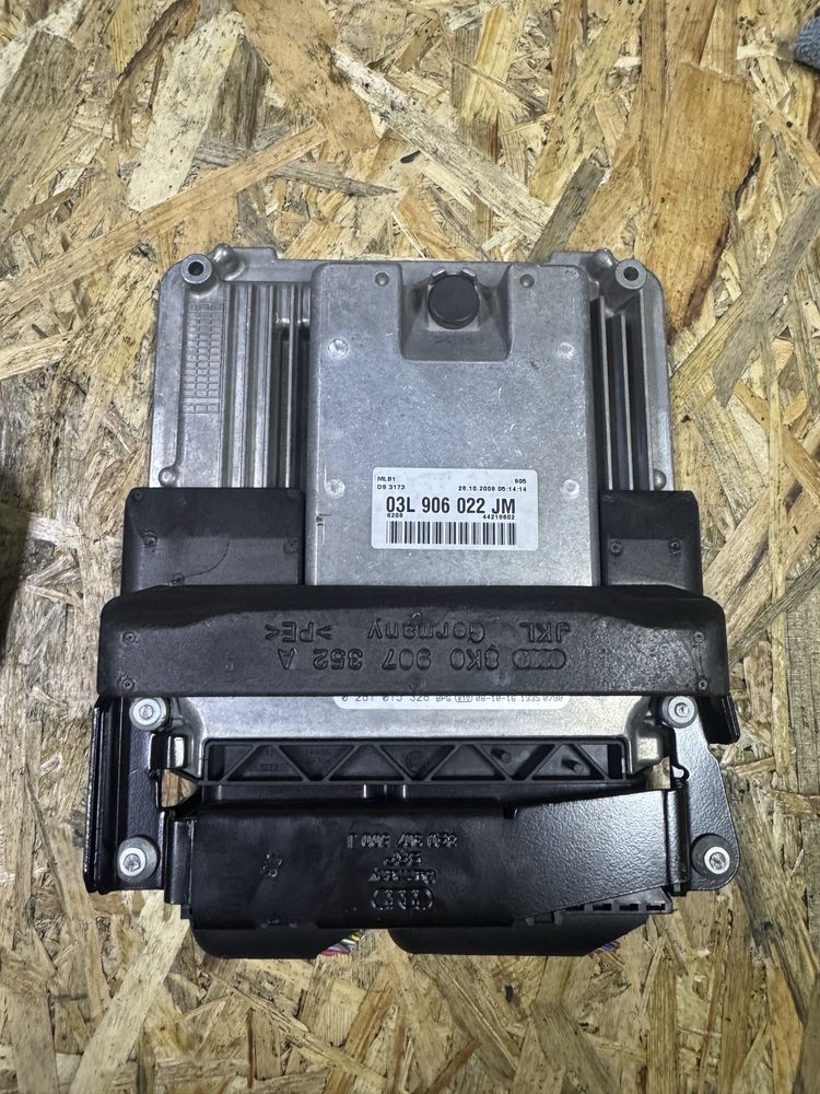 Ecu calculator motor Audi A4 B8 03L903022JM