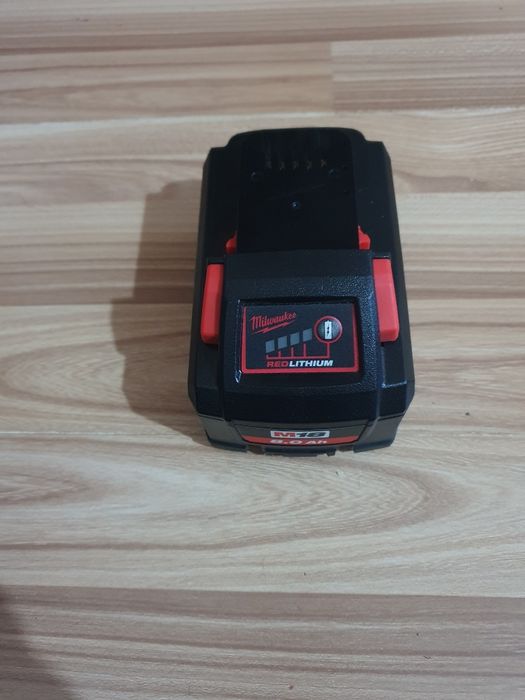 Vind acumulator Milwauke 18v 8A