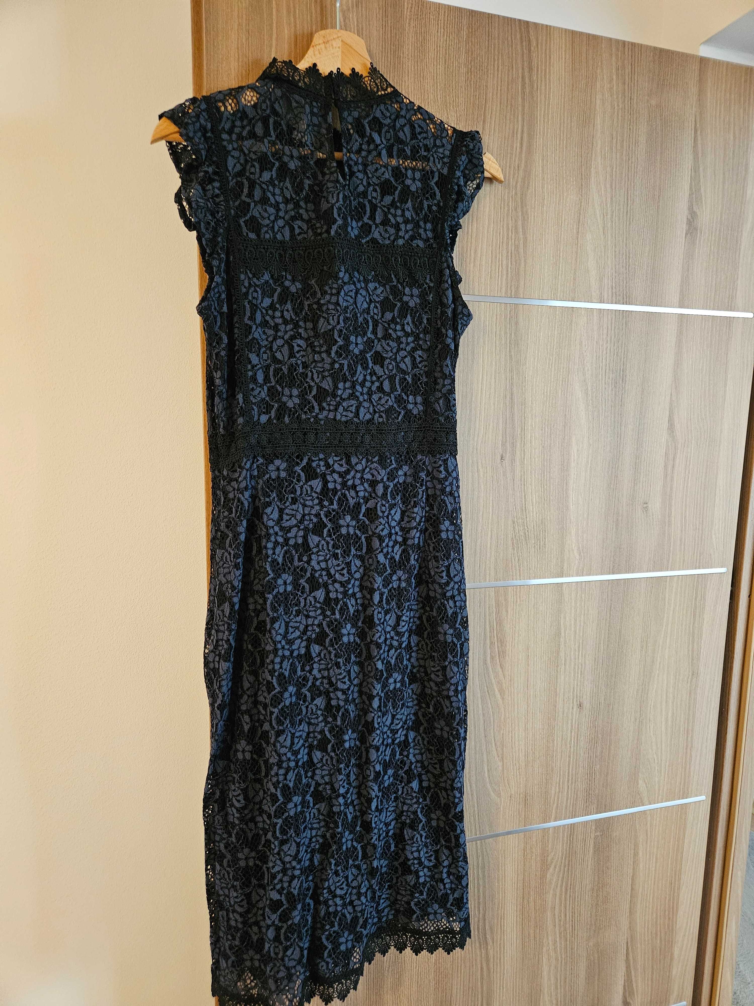 Vand rochie din dantela Zara