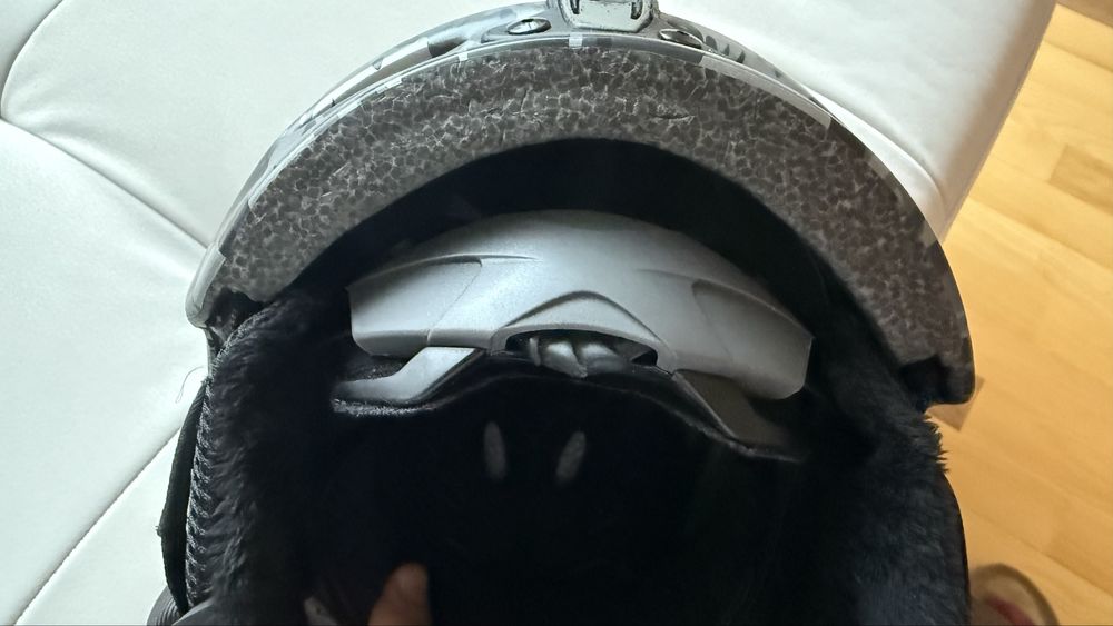 Продавам каска за ски GIRO