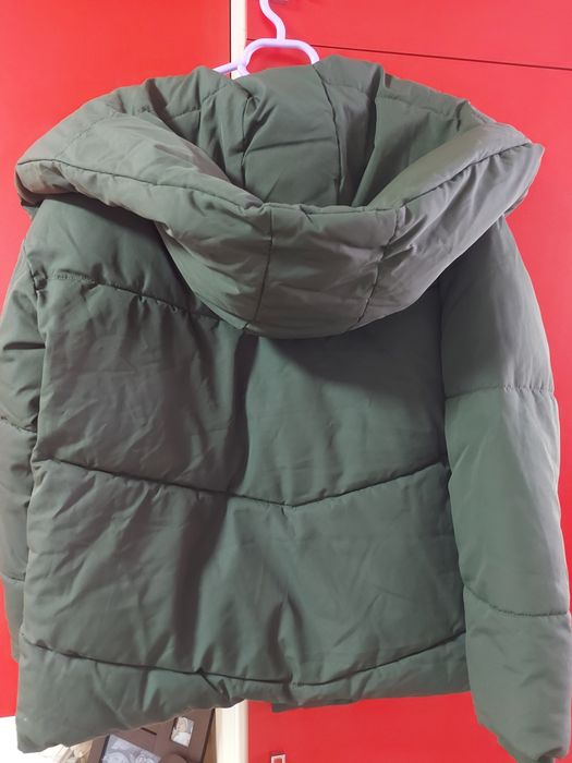 Geaca puffer cu gluga