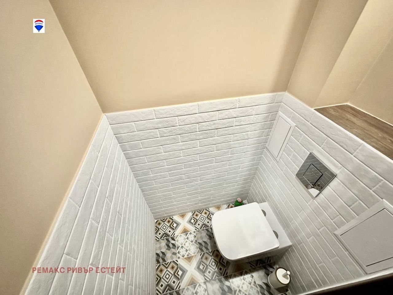 Продава се Тристаен апартамент в Русе, Център - 94 кв.м за 1479 €/кв.м - Снимка #9