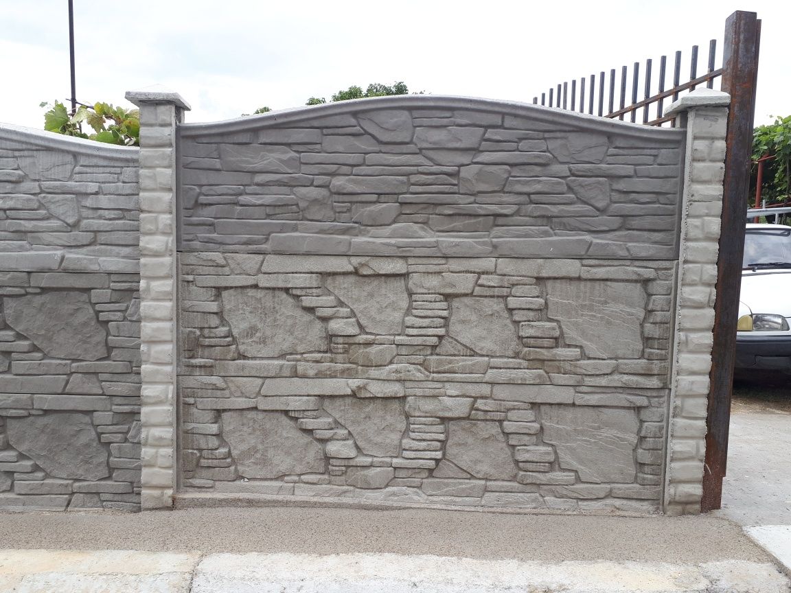 Gard beton / lacre gard / curte beton / imprejmuire / stalp beton