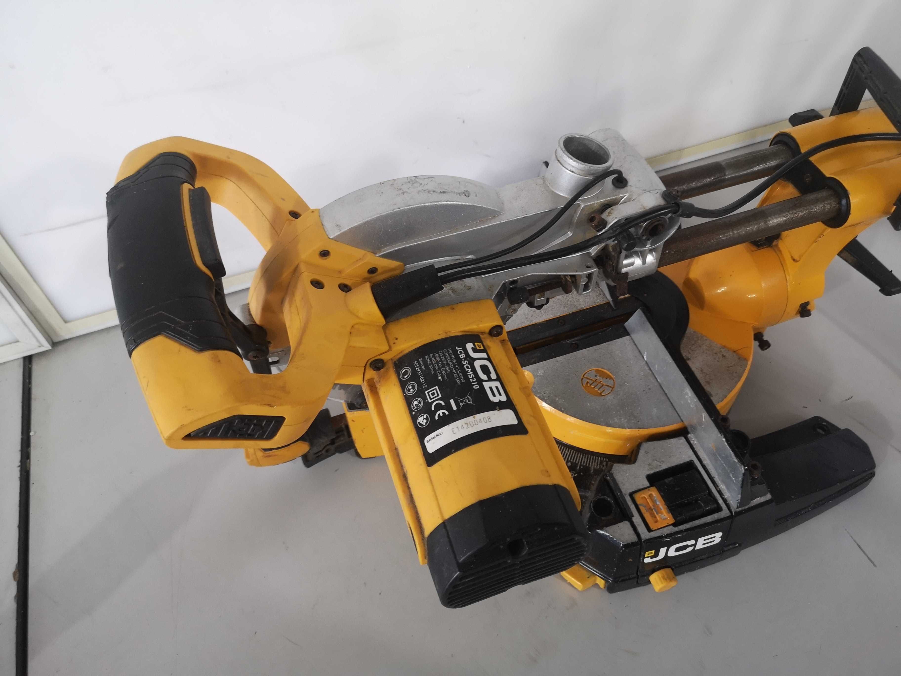 Циркуляр пендула - JCB 1400W / 210mm