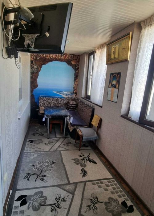 Yunsobod 18 kv 77 seriy gishtli dom 4/4/4/84 kv 2*6 balkon srochniy