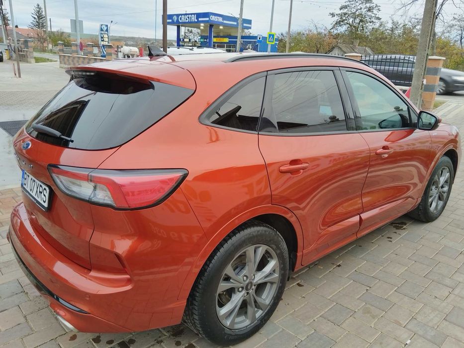 Ford Kuga ,2021 ,model STline ,motor 1500 cm ,150 cp,
