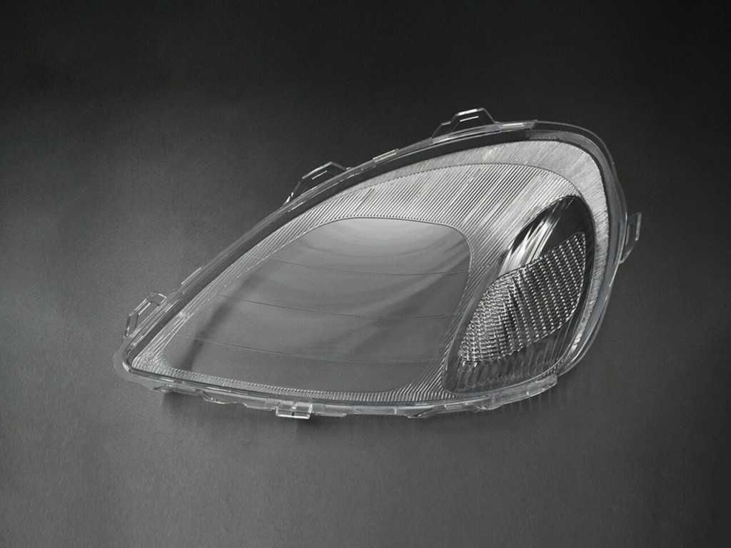 Стъкла за фарове на Toyota Yaris (1999-2003)  555