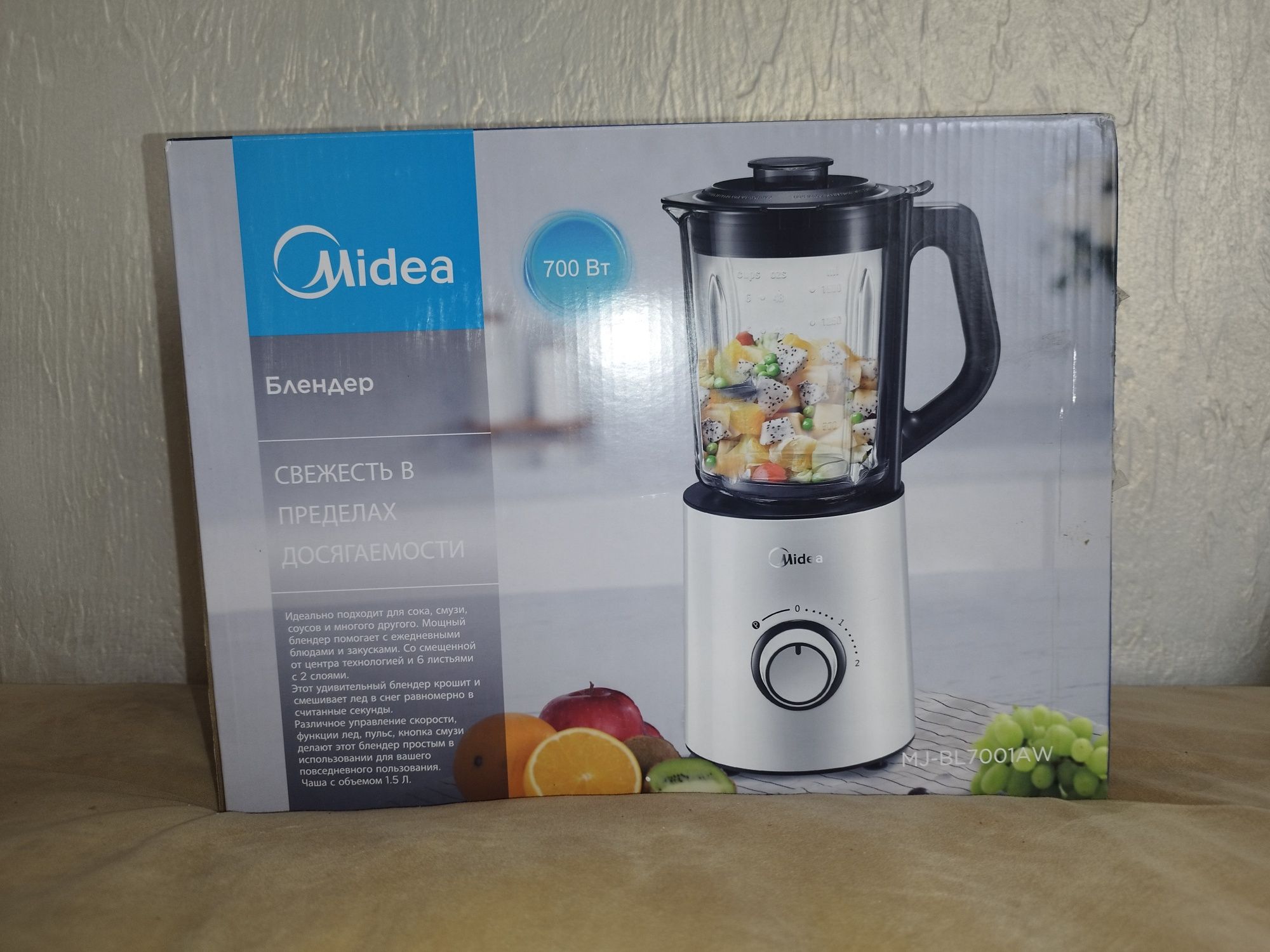Блендер "Midea".