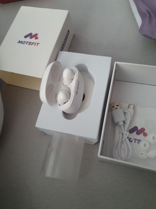 Căşti noi de vânzare