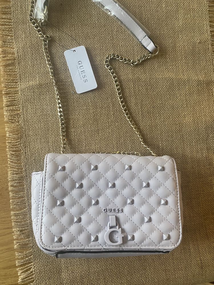 Guess нова лилава чанта crossbody