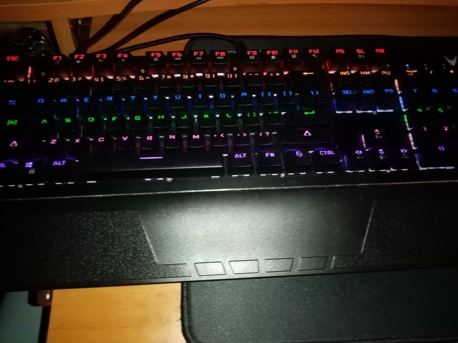 Vând tastatura gaming mecanica Omega Fighter