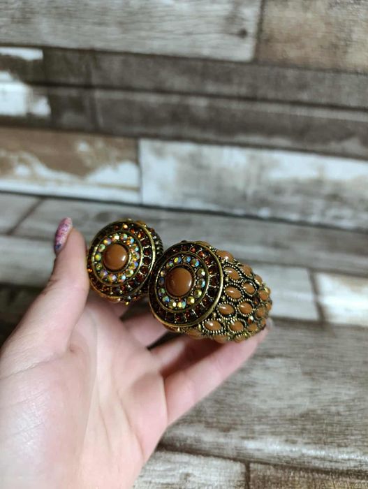 Гривна с подпис на Yuhong