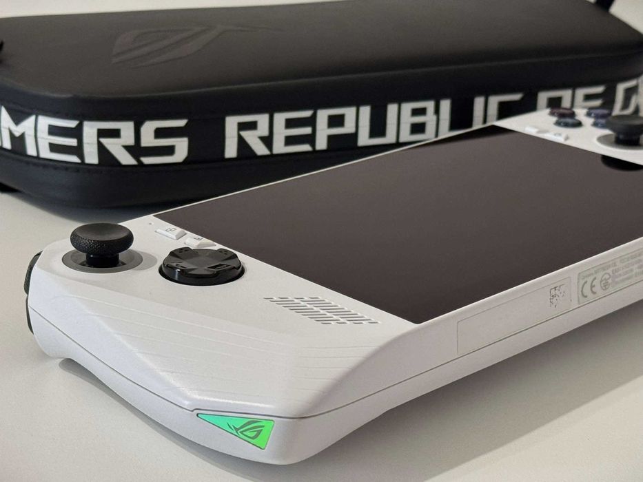 Бартер! Kaто НОВ! ASUS ROG Ally Z1 Extreme + ROG Кейс!