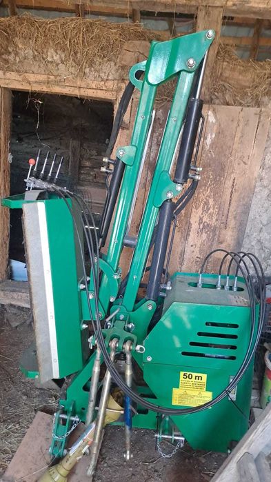 Tocatoare vegetatie cu brat pentru tractor
