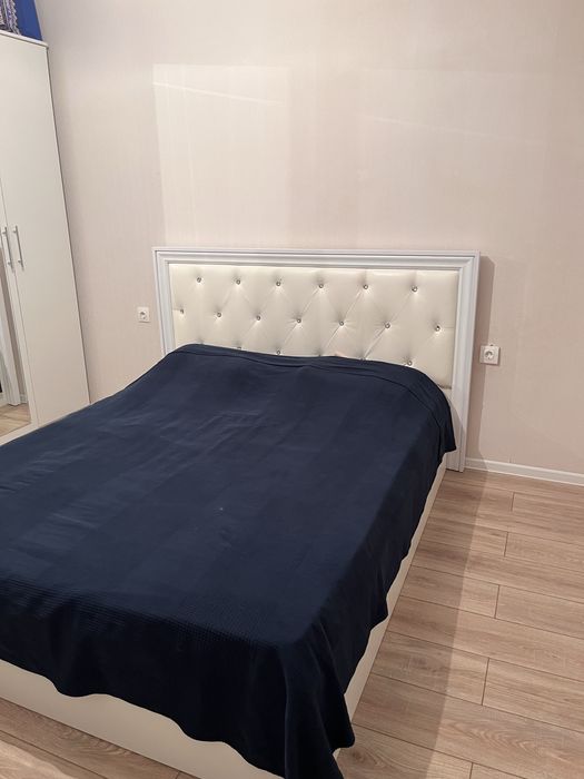 Кровать с матрасом 160 на 200