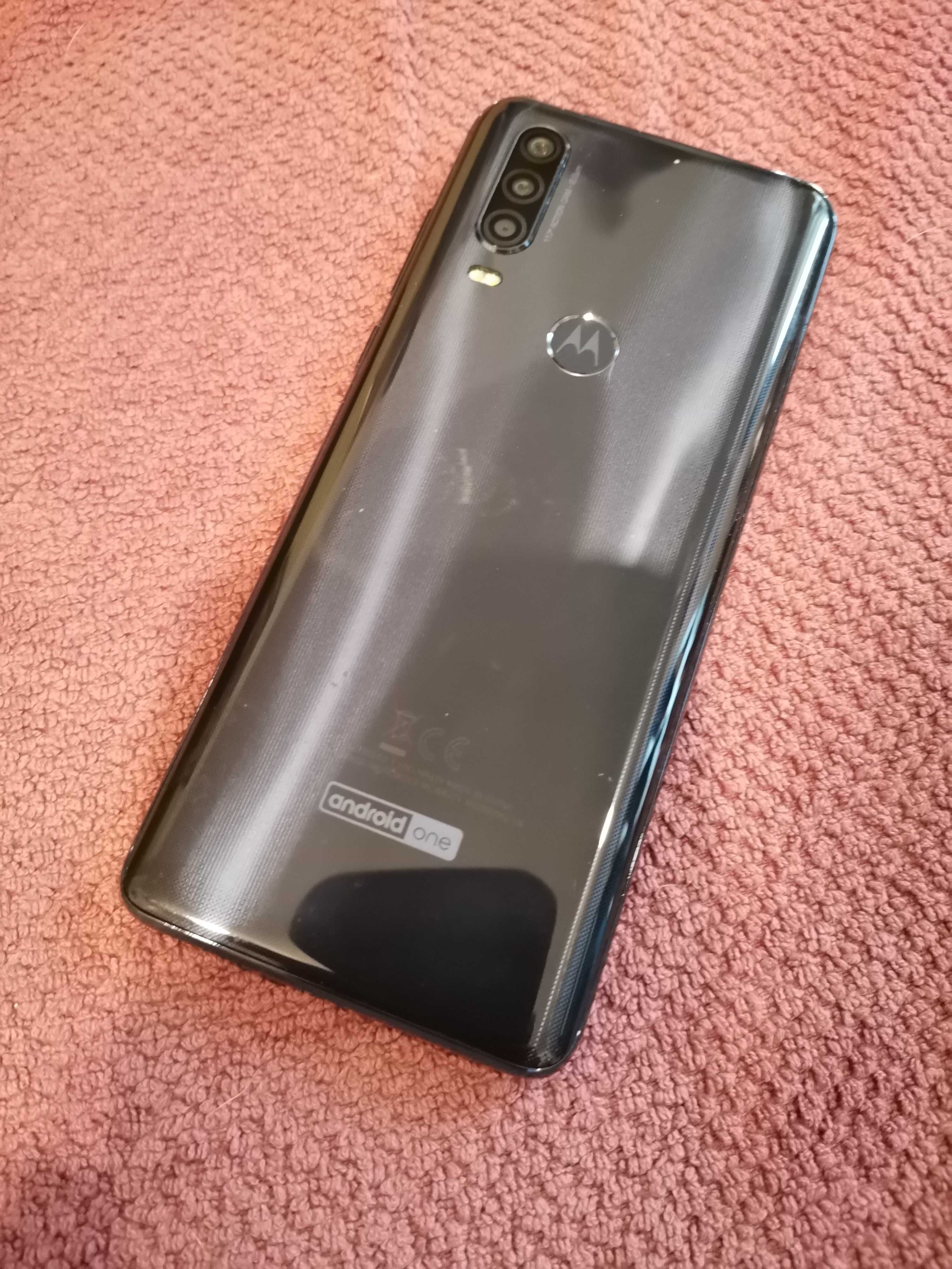 Продавам  Motorola One