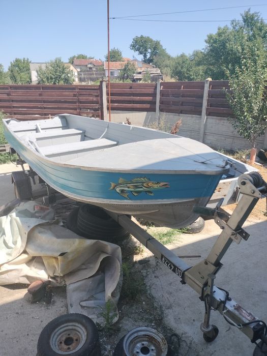 Vând 2 bărci model canadian