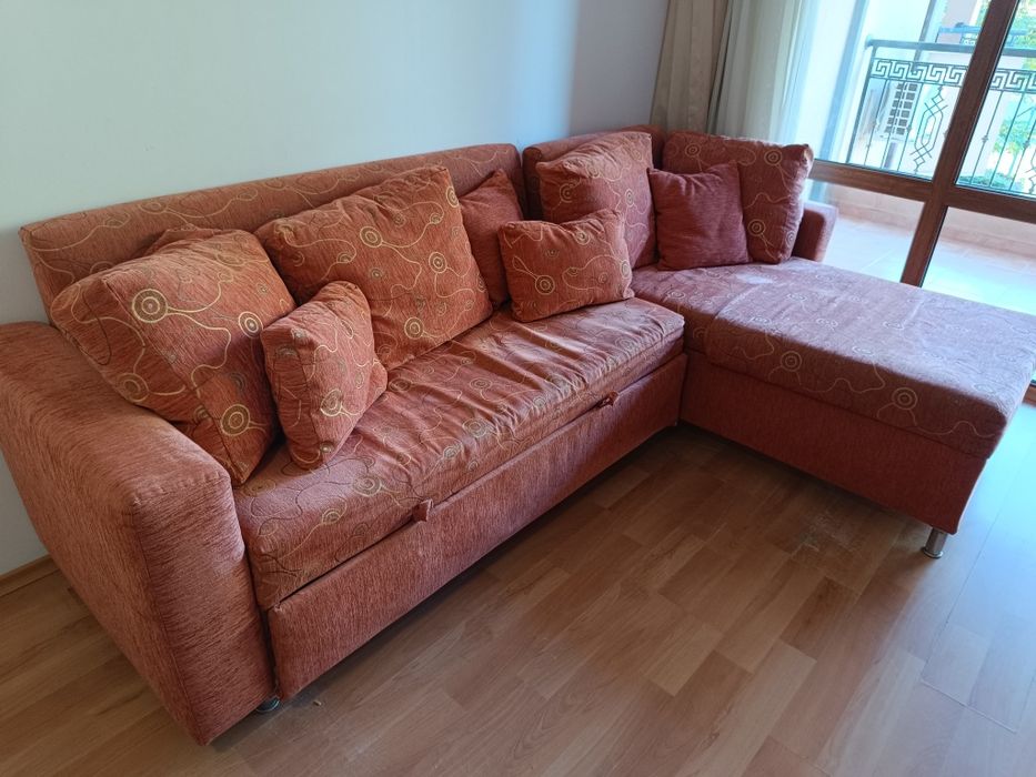 Ъглов диван с дясно стоене