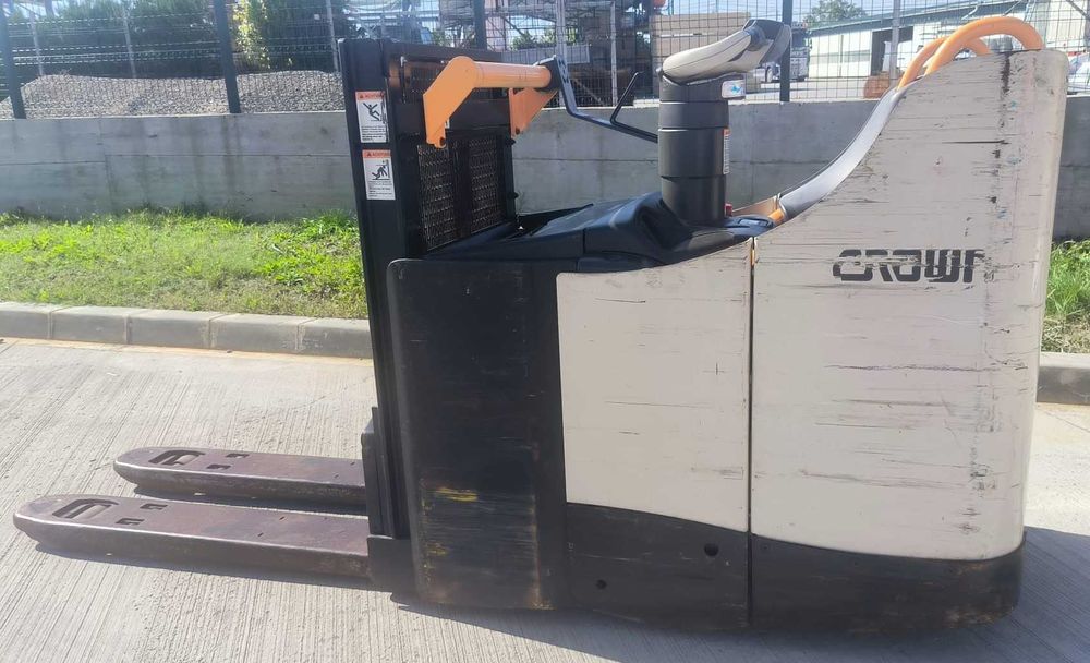 Transpaleta/Liza electrica Crown DT3000