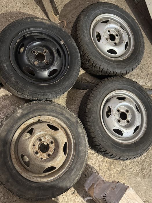 Продавам джанти със гуми 4х100 13 ки