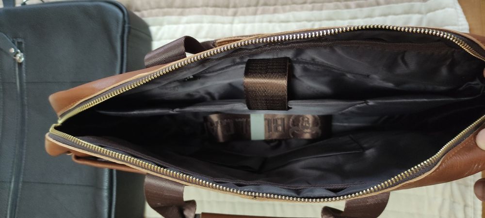 Servieta noua unisex din piele naturala neagra