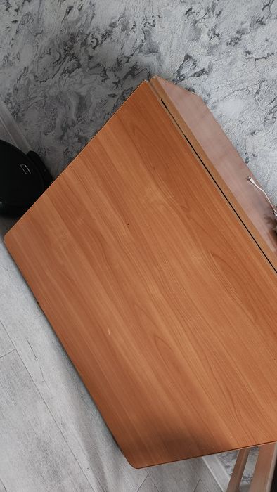 Продам стол книжка