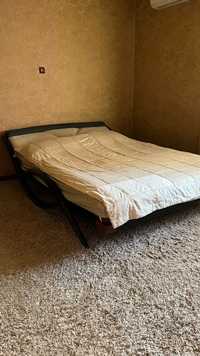 Продам кровать с матрасом 1,60на2