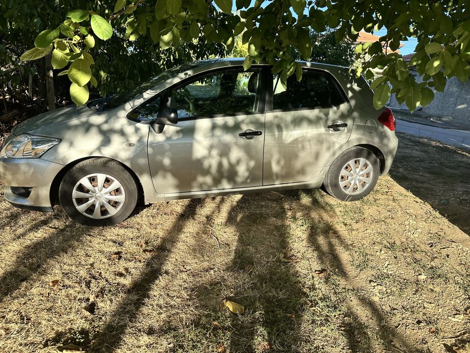 Тойота Аурис 1.4