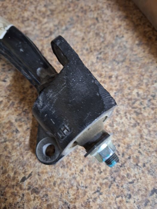 Продаётся рычаг нижний передний левый на Sang Yong New Action