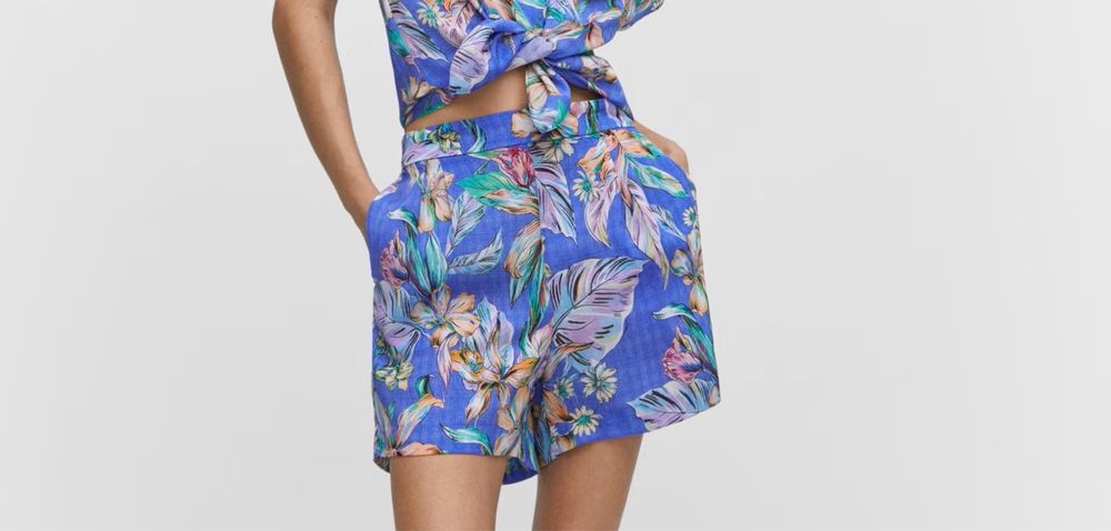 Pantaloni scurti cu imprimeu tropical