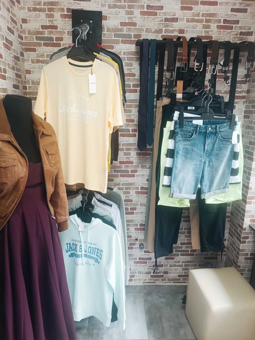 Loturi de haine pentru magazin outlet