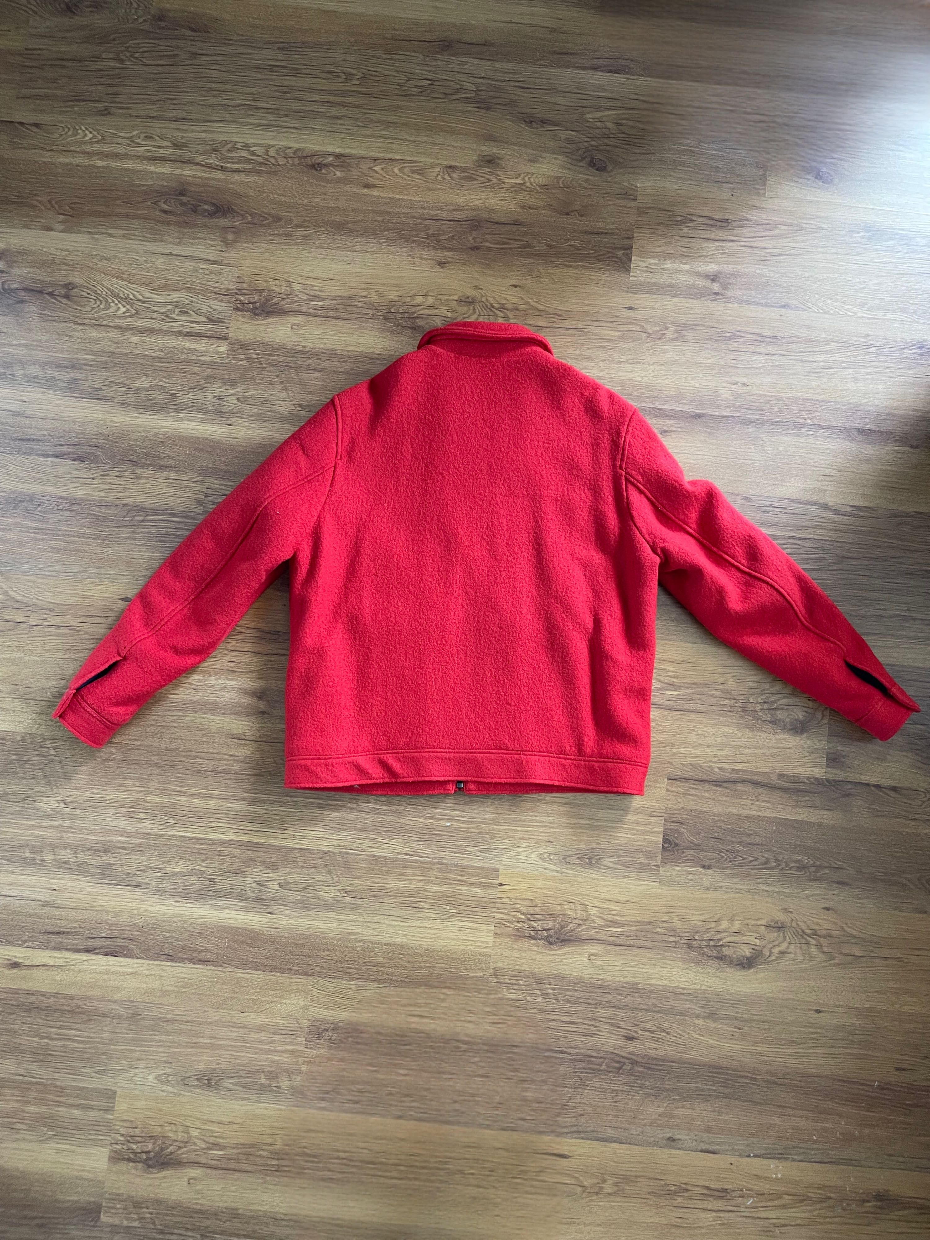 ZARA червено яке