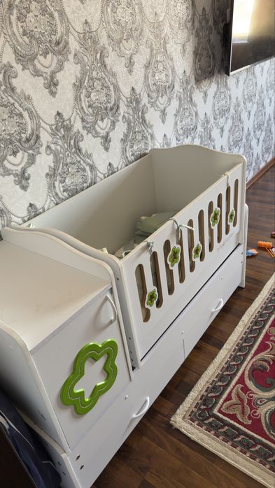 детскии кровать почти новый