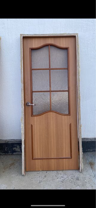 Бу есіктер сатылады 80 дік-5 шт,60 тық-1шт,зал есігі 1шт.Жағдайы жақсы