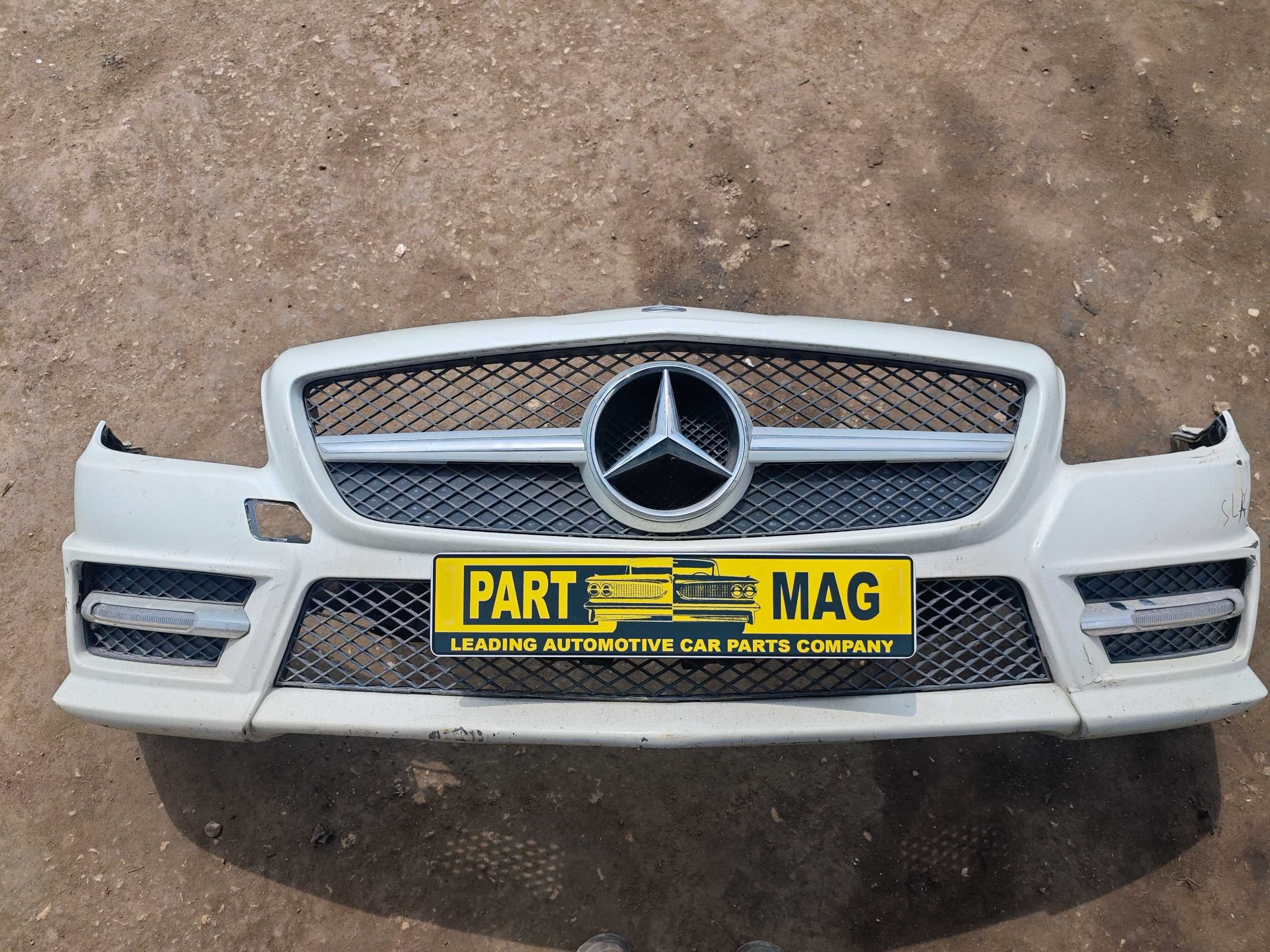Предна AMG броня Mercedes SLK 250 R172 бяла оборудвана дефект от ляво