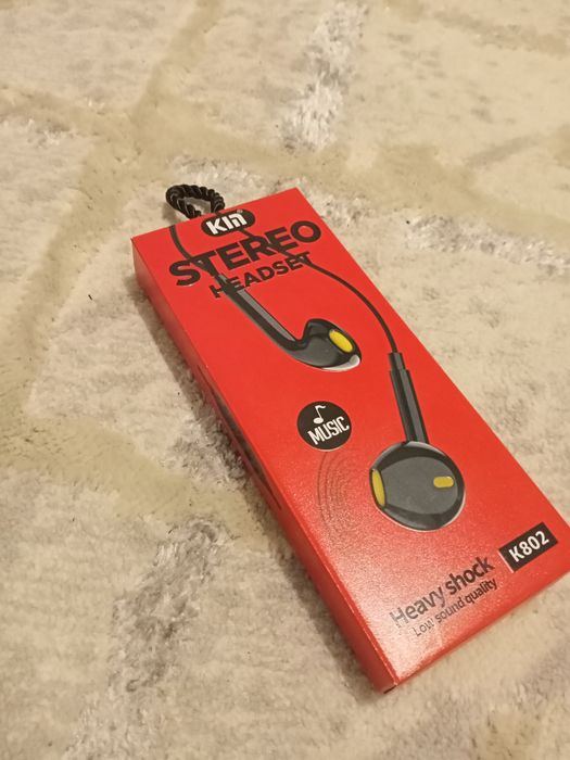 Наушник новый продам