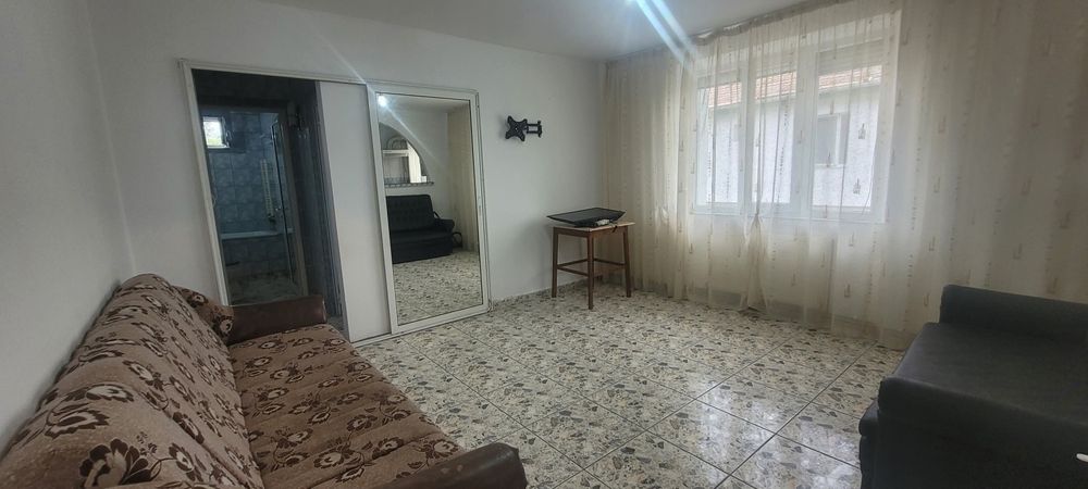 Apartament 2 camere in Onesti, zona centrala.